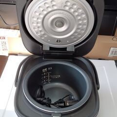 TIGER　炊飯器3合　JBS-A055　2023年製　サイズ（約）幅23×奥26×高19　　■近隣配送無料 買取GO‼　栄和店の画像
