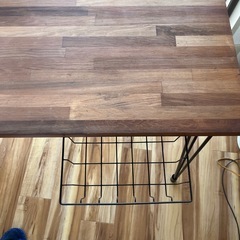 ダイニングテーブル　ウッド調　棚付きの画像