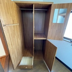 【引き取りに来れる方限定】高さ185cm　洋タンス　衣類収納の画像