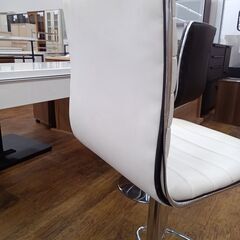 ★リユースのサカイ水戸店★カウンターチェアホワイトH×D×Wクリーニング済みMT6492の画像