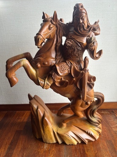 三国志.関羽.開運グッズ.樟木彫刻、