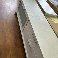 【リユ-スのサカイ広島石内店】ジモティ割！キャスター付きTV ボ...