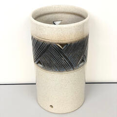 ss8091　信楽焼 傘立て ホワイト×グレー 和風 陶器製 カサ スタンド 白地 三角 玄関 雨具入れ アンブレラ 焼物 置物 インテリア おしゃれ 傘立て 中古の画像