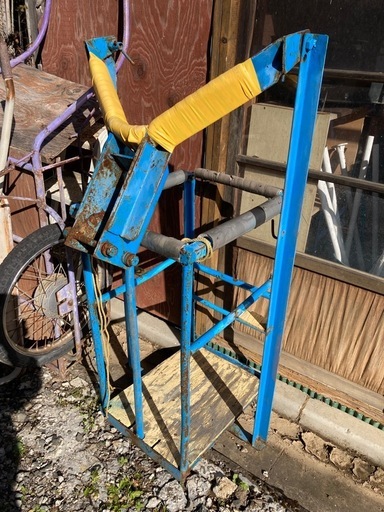 クレーン、ユニックの籠と支柱