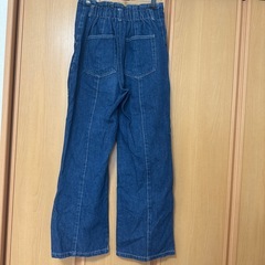 デニムパンツの画像