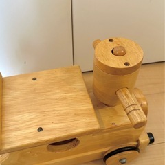 木製おもちゃ 乗って遊べる機関車の画像