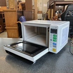 サ2511-002 YAMADA 電子レンジ YMW-S18B1 ホワイト HERB Relax 庫内フラットテーブル 縦開き 2017年製 通電確認済み キズ汚れ有りの画像