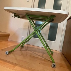 昇降式テーブルの画像