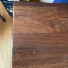 大きなダイニングテーブルの画像