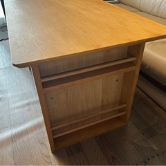 ダイニングテーブルの画像