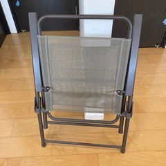 テラスで使用する椅子2脚の画像