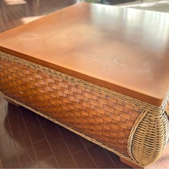 アジアンリゾート系ローテーブル（ラタン × 無垢材） の画像