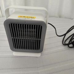 コンパクトセラミックファンヒーター600wの画像