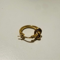 セリーヌ　ピアスの画像