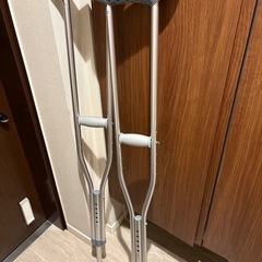 松葉杖（脇当てパッド付き）の画像