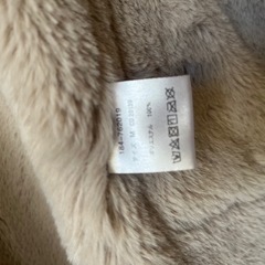 INGIフード付きグレーのムートンコートの画像