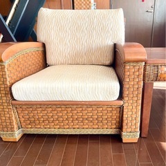 アジアンリゾート系ローテーブル（ラタン × 無垢材） の画像