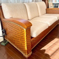 アジアンリゾート系ローテーブル（ラタン × 無垢材） の画像