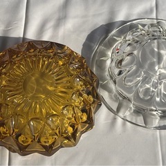 【12日廃棄予定】昭和レトロ　ガラス製の灰皿　２個　重いですの画像