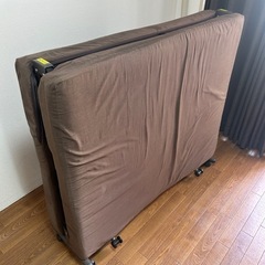 折りたたみ式マットレス一体型ベッドの画像
