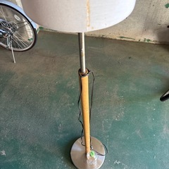 綺麗でないけどまだ使える照明ライトの画像