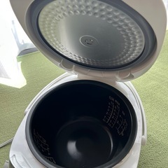 美品 東芝炊飯器 5.5合 炊き RC-10HKの画像