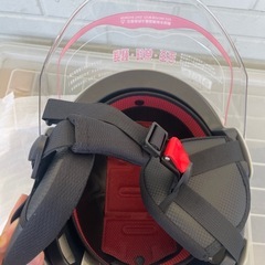 未使用のヘルメット。取り外し可能な風防が付属します。
の画像
