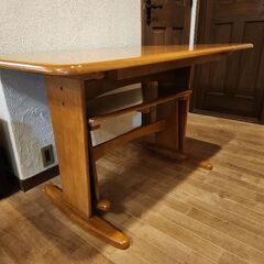 伸縮ダイニングテーブル、収納型ベンチ付の画像