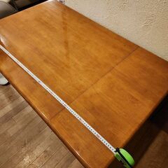 伸縮ダイニングテーブル、収納型ベンチ付の画像