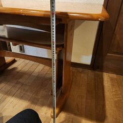 伸縮ダイニングテーブル、収納型ベンチ付の画像