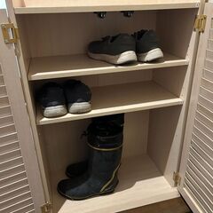 白い靴箱の画像