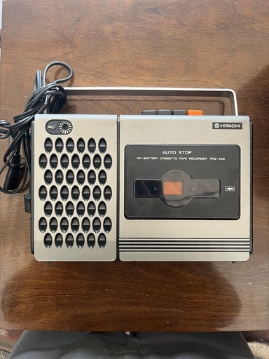 かなり激レアのレトロ品！日立製作所製の**カセットテープレコーダー「TRQ-236」