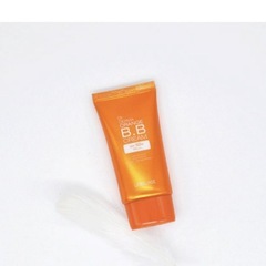 BBクリームとパックのセットの画像