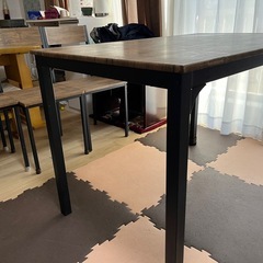 差し上げます。ダイニングテーブルと椅子4脚の画像