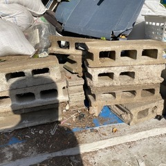 コンクリートブロック差し上げます。の画像