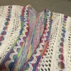 カーディガン　ニット　ホワイト　カラフルの画像