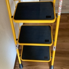 脚立　4段　工具置き付きの画像