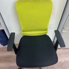 【値下】オフィス用デスク（椅子付き）の画像