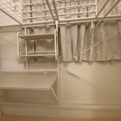 お取り引き中になります。ニトリのスチールハイベッド・デスクと棚付きの画像