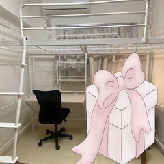 お取り引き中になります。ニトリのスチールハイベッド・デスクと棚付きの画像