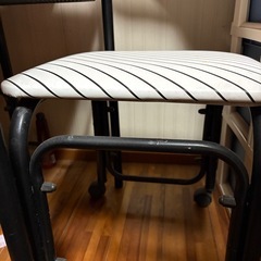 ドレッサー　椅子付きの画像