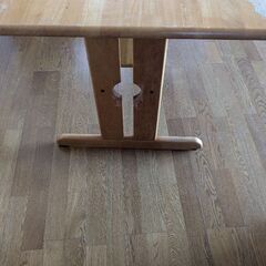 カリモクのダイニングテーブルの画像