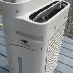 SHARP シャープ プラズマクラスター 加湿空気清浄機 KC-J50-W/2021年式・中古品・本体のみ/簡易動作確認済み/現状渡しの画像