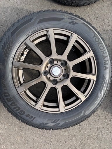 プリウスαに装着してました♪　6.5J　16インチ タイヤはYOKOHAMAアイスガードシックス 205/60-16　　2021年10月購入　5分山 114.3-5穴