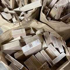 薪　キャンプ・ストーブなどに　木工屋から出る薪　カット加工済み　引き取りのみ　シーズン到来バーベキューのお供に7.12.1の画像