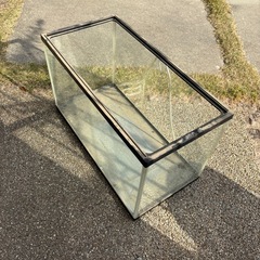 水槽　ヒビありの画像