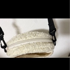 美品★Lee ショルダーバッグ ポーチ付き　オフホワイト　ボア モコモコの画像