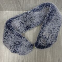 ( E-74 )ファーマフラー ２つセット マグネット ボア フリーサイズ ホワイト 白 ブルー 青 ふわふわ 中古の画像