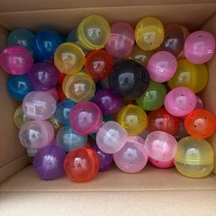 300個　ガチャ　空カプセルの画像