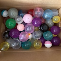 300個　ガチャ　空カプセルの画像